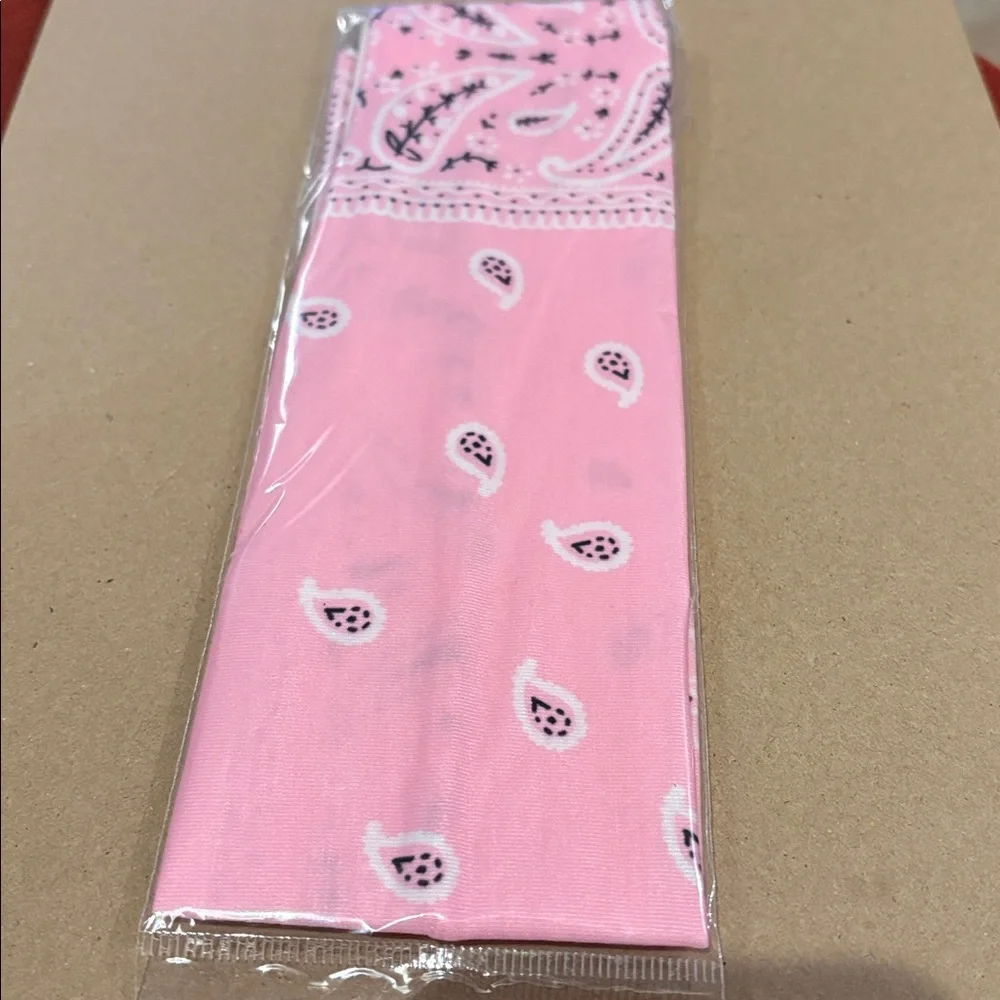 🆕 Pink Paisley/Bandana Design Stretchy Headband- NIP